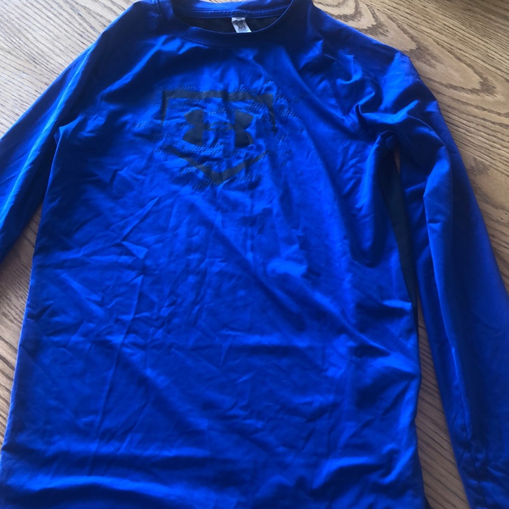 Boys under armour long sleeve heat gear shirt